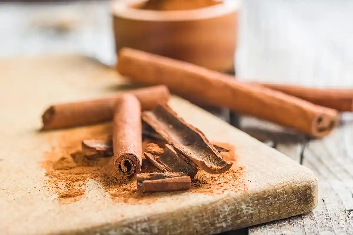 Cinnamon Sticks: The Guide to Types, Uses, and Health Benefits 1 Discover everything about cinnamon sticks, from their types and uses to their health benefits and how to choose and store them properly.