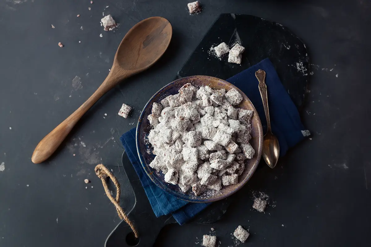 Hy-Vee To-Go Cookies & Cream Mix: Quick and Easy Treats 1 Hy-Vee To-Go Cookies & Cream : Discover Hy-Vee's To-Go Cookies & Cream Mix for a quick, delicious treat. Perfect for busy days, these cookies are easy to prepare and enjoy.