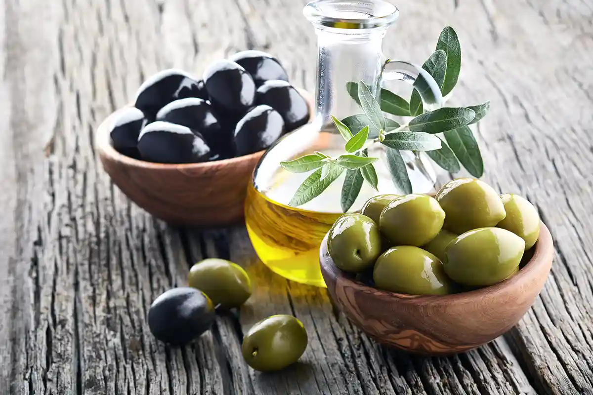 Which olives are healthier green or black? A full Comparison 1 which olives are healthier—green or black. Compare nutrition, health benefits, and find out which is best for your diet and lifestyle.