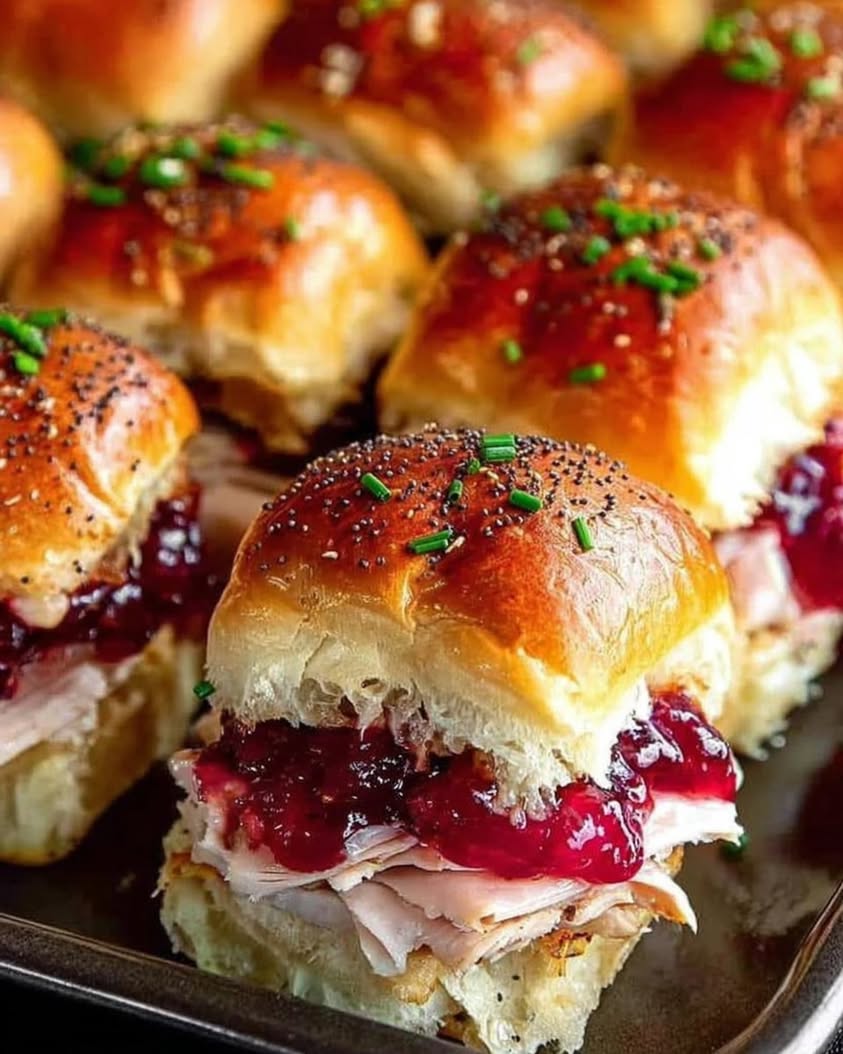 Easy Cheesy Cranberry Turkey Sliders for a Crowd-Pleasing Appetizer 3 cheesy cranberry turkey sliders